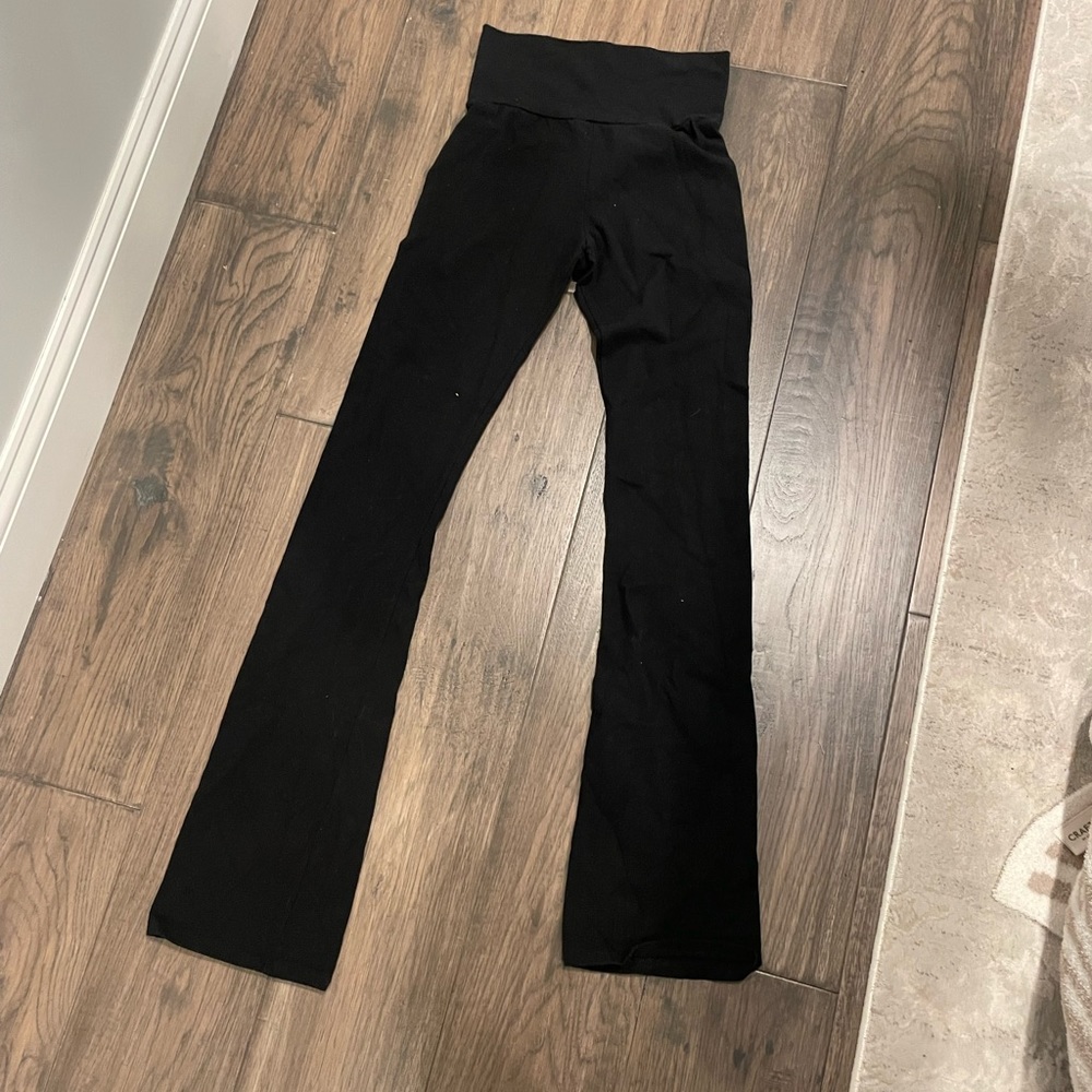 NEVER WORN BRANDY MELVILLE YOGA LEGGINGS